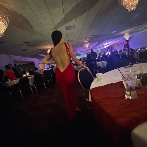 Melani red dress - Backless/ Low Back - Picture 7 of 8